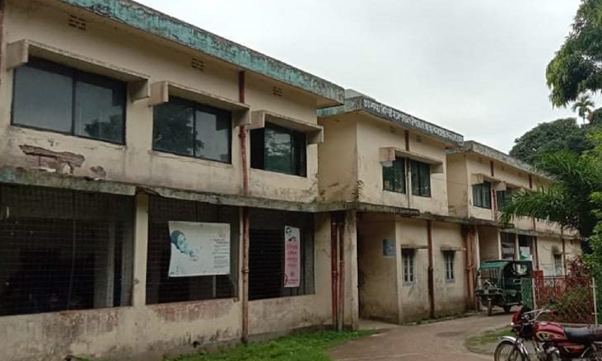 করোনা উপসর্গ নিয়ে মৃত্যু, লাশ রেখে পালিয়েছে স্বজনরা