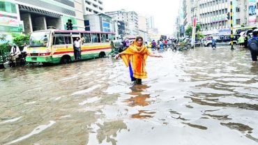 হিমালয়ের পাদদেশে ৯০০ মিলিমিটার বৃষ্টিপাত: ঢাকায় বন্যার আশঙ্কা