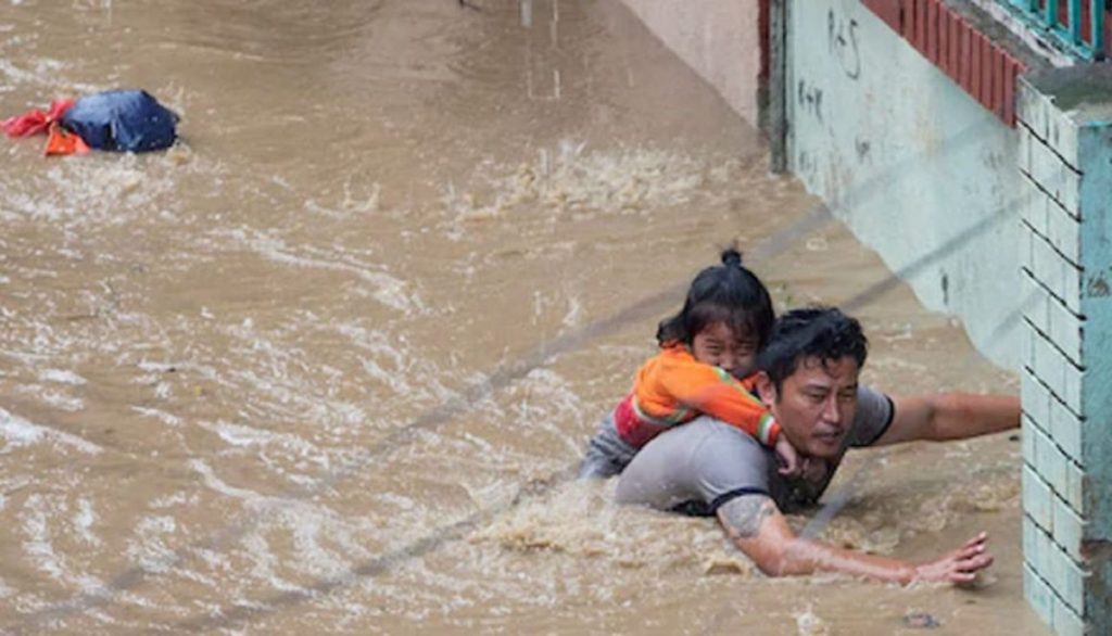 আসামে বন্যায় প্রাণহানির সংখ্যা দাঁড়িয়েছে ১০৪ জনে