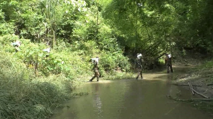 খাগড়াছড়ির দুর্গম পাহাড়ে সেনাবাহিনীর সহায়তা কার্যক্রম অব্যাহত