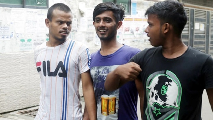 মাস্ক ব্যবহারে বেশি উদাসীন তরুণ ও বয়স্ক কর্মজীবীরা