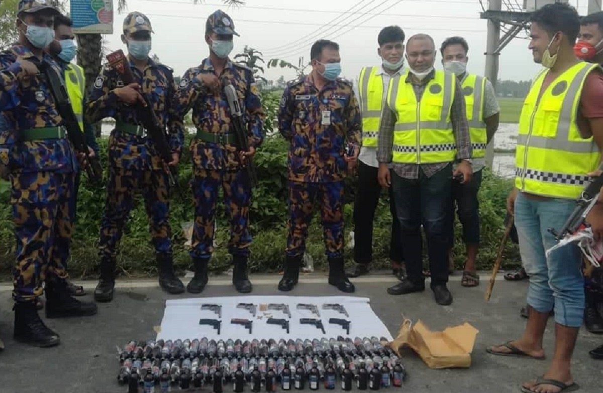 বগুড়ায় সবজির ট্রাক থেকে ১০ বিদেশি পিস্তল উদ্ধার