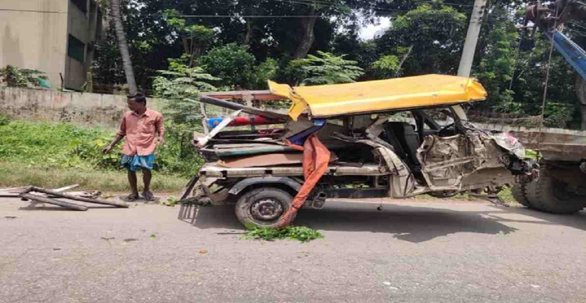 কুমিল্লায় ট্রাক-লেগুনা সংঘর্ষে ভাই-বোনসহ নিহত ৪