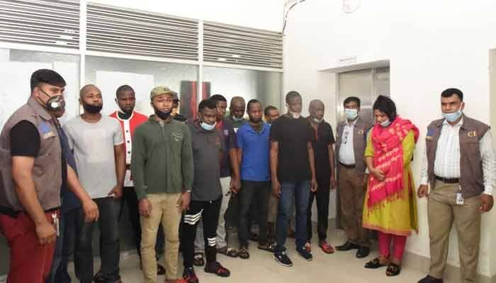 ফেসবুকে প্রতারণার অভিযোগে ১২ বিদেশি নাগরিক গ্রেফতার