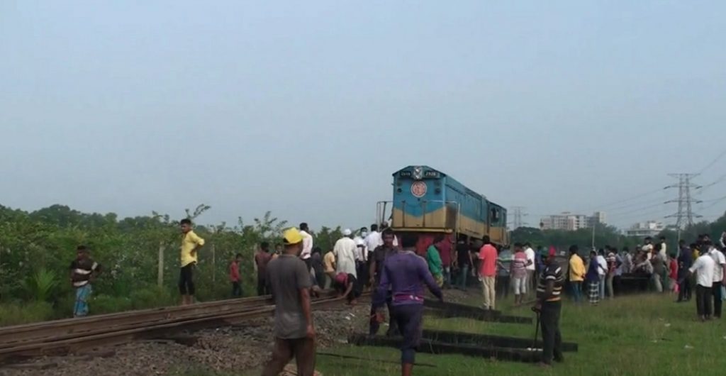 ৯ ঘণ্টা পর ঢাকার সঙ্গে উত্তর ও পশ্চিমাঞ্চলের রেল যোগাযোগ স্বাভাবিক
