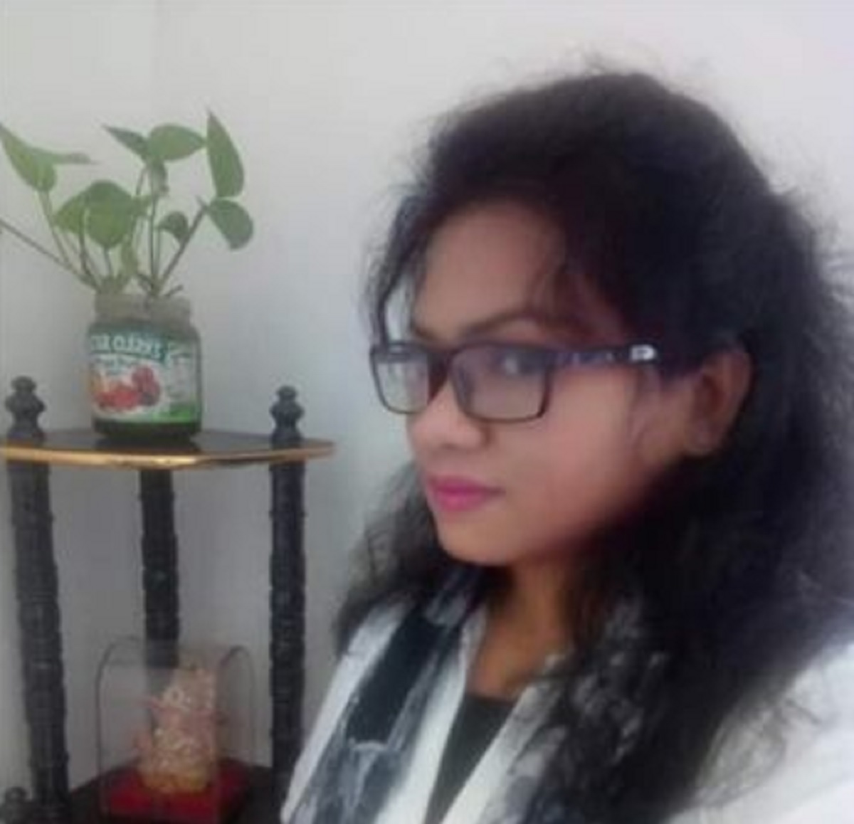 করোনায় চাকরি হারিয়ে ফেসবুকে স্ট্যাটাসের পর তরুণীর আত্মহত্যা