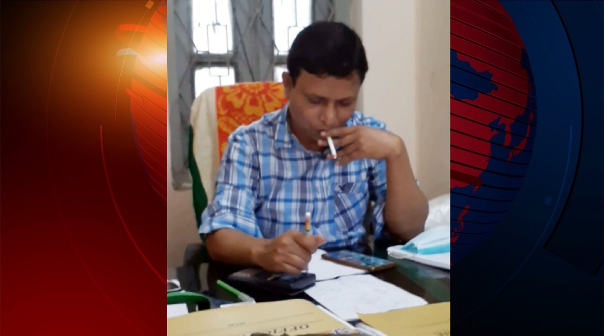 অফিসে বসেই ধূমপান করেন দেলদুয়ারের পিআইও