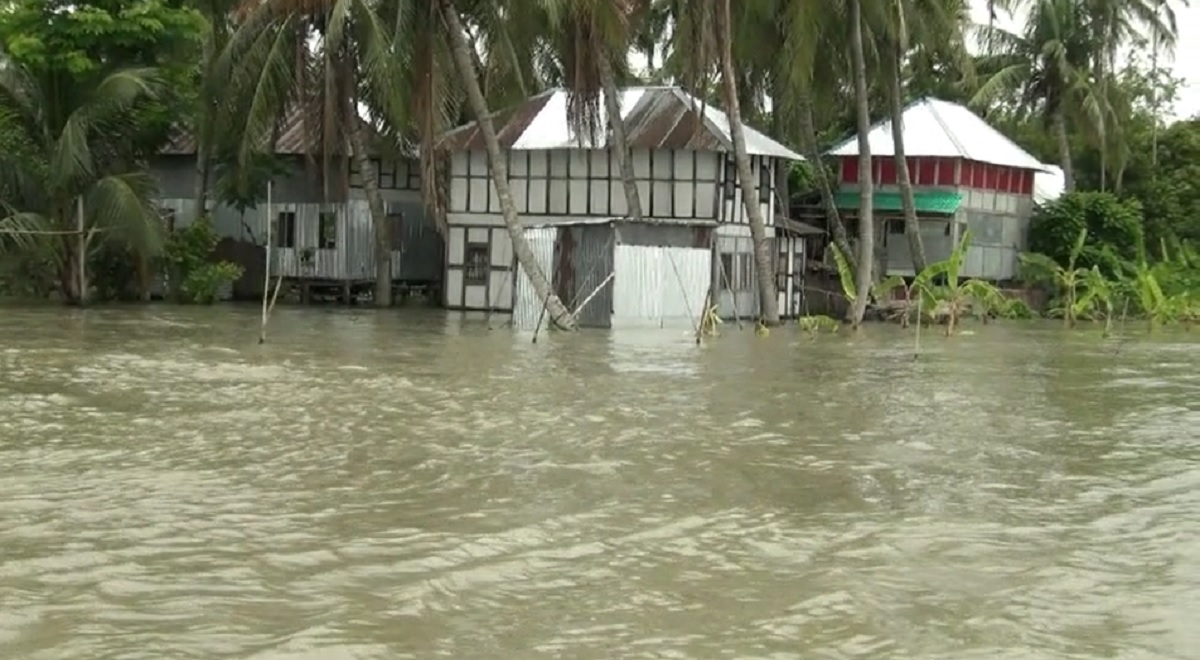 শরীয়তপুরে ৫ লাখ মানুষ পানি বন্দি
