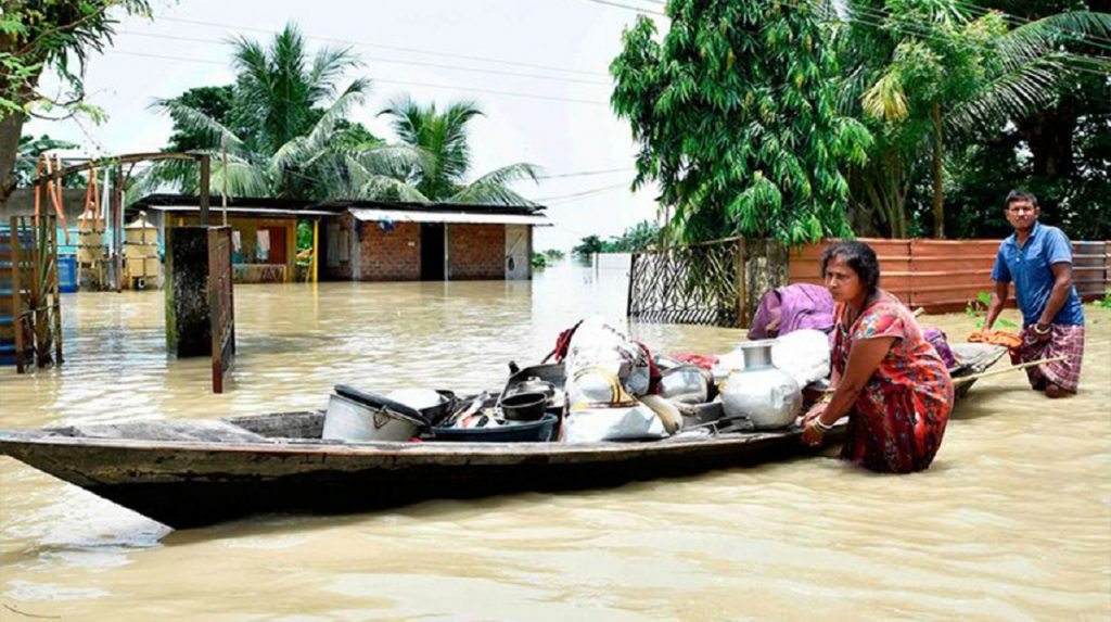আসামে বন্যায় মৃতের সংখ্যা বেড়ে দাঁড়িয়েছে ৭১