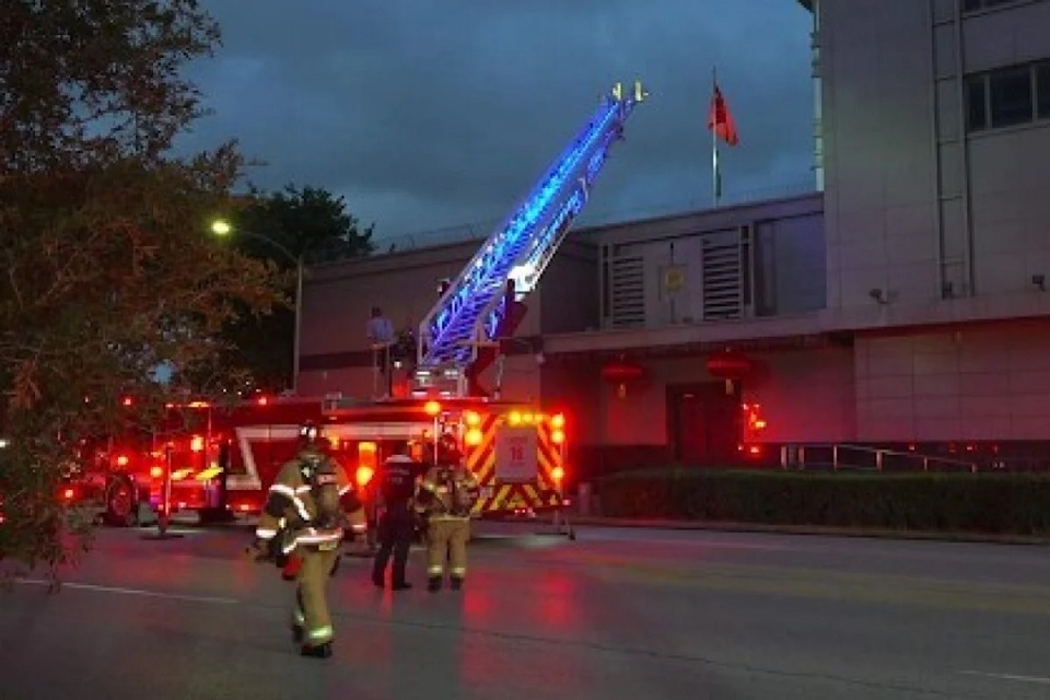 যুক্তরাষ্ট্রে চীনা কনস্যুলেট বন্ধ ঘোষণা, এরপরই রহস্যজনক ধোঁয়ার কুণ্ডলি