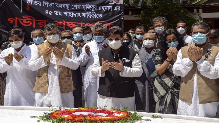 জাতির পিতার সমাধিতে পররাষ্ট্র মন্ত্রণালয়ের শ্রদ্ধা নিবেদন