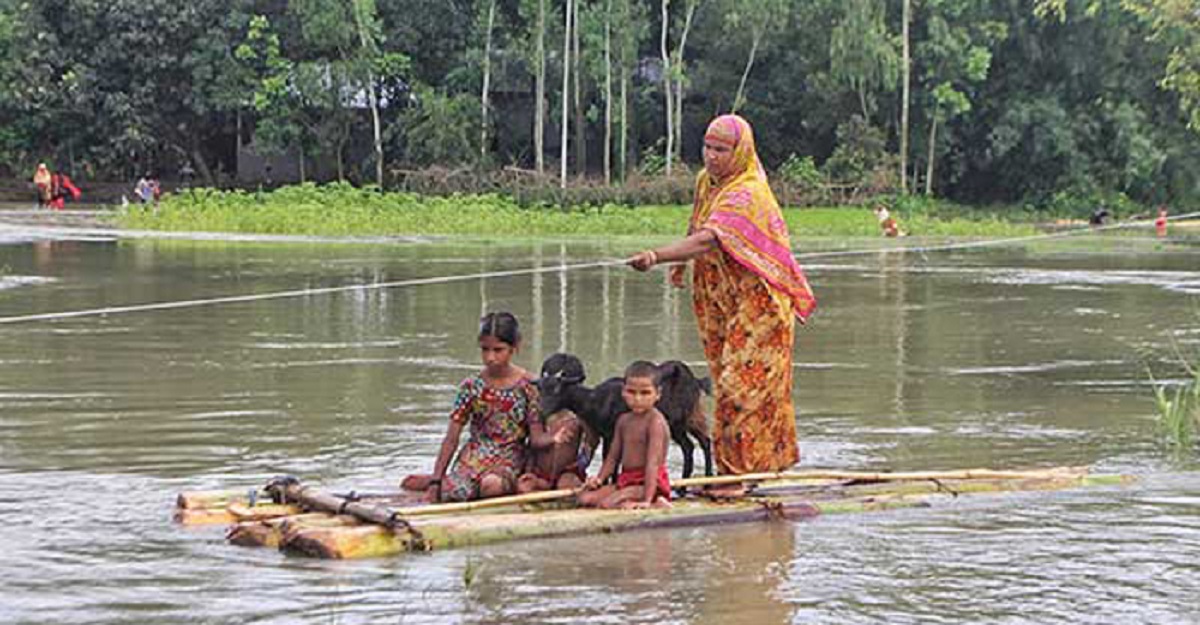 মধ্যাঞ্চলে বন্যায় কমছে না বানভাসিদের দুর্ভোগ মধ্যাঞ্চলে বন্যায় কমছে না বানভাসিদের দুর্ভোগ