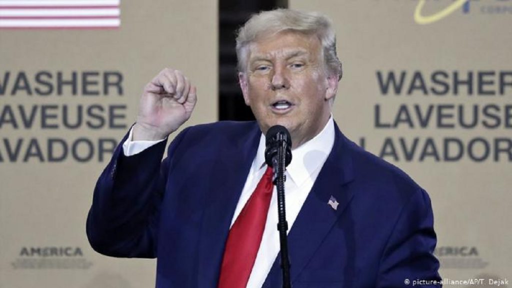 কমলা হ্যারিসের নাগরিকত্ব নিয়ে প্রশ্ন ট্রাম্পের