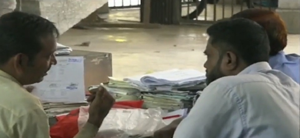 লক্ষ্মীপুর বিআরটিএ কার্যালয়: টাকাই যেখানে কাজের মূলমন্ত্র!