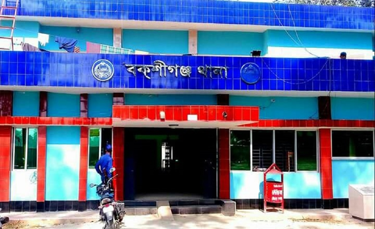 স্ত্রীকে বোন বানিয়ে মুক্তিযোদ্ধা কোটায় চাকরি