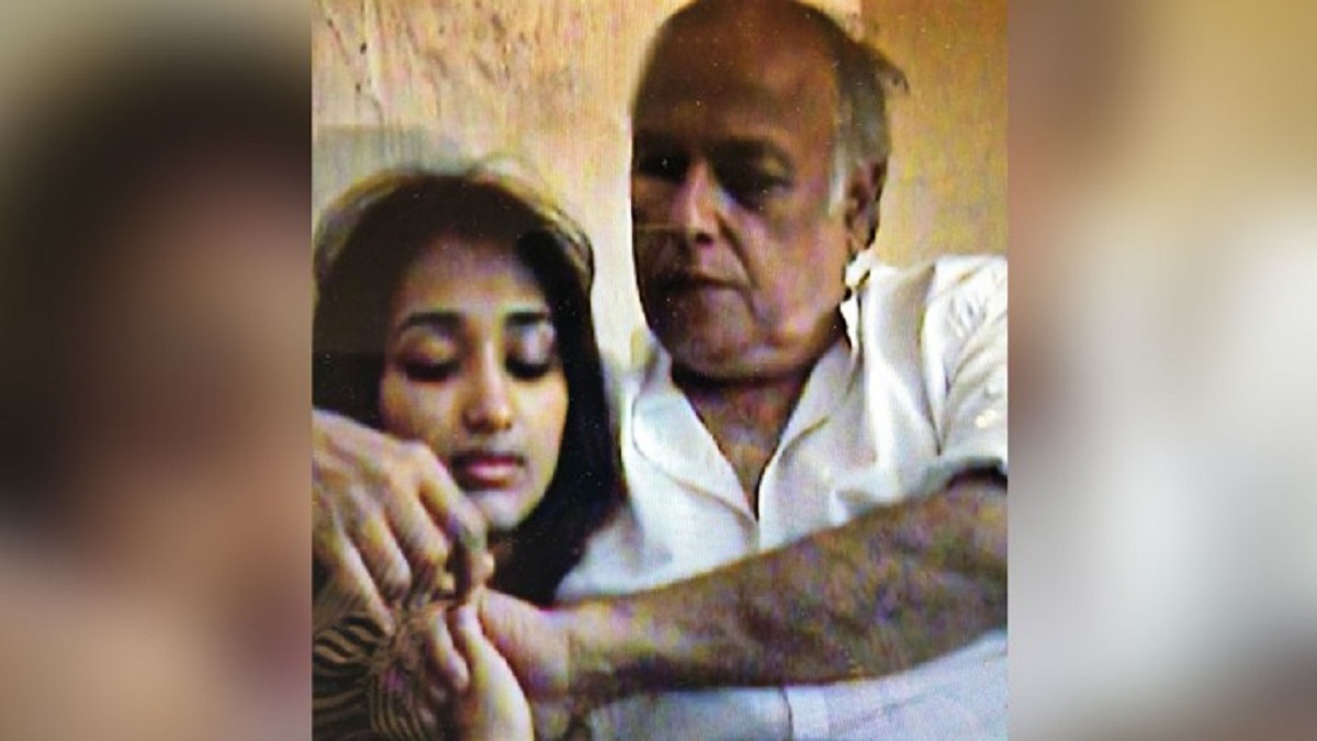 জিয়া খানের সঙ্গে মহেশ ভাটের অন্তরঙ্গ মুহূর্তের ভিডিও ভাইরাল জিয়া খানের সঙ্গে মহেশ ভাটের অন্তরঙ্গ মুহূর্তের ভিডিও ভাইরাল