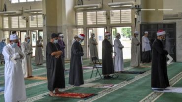 মালয়েশিয়ায় মসজিদে নামাজ পড়ার অনুমতি মিললো বিদেশিদের