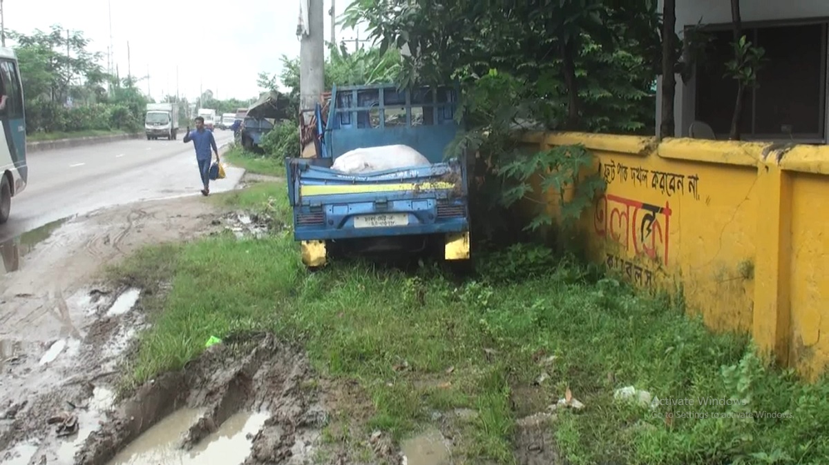 গাজীপুরে পিকআপ উল্টে নিহত ২