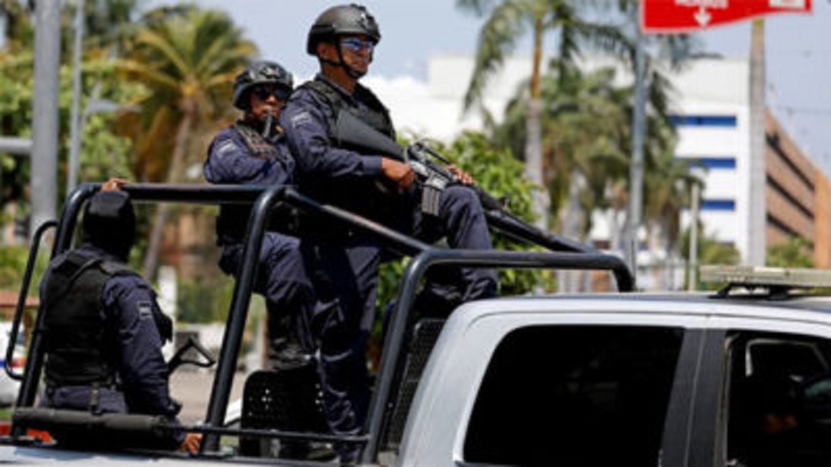 জম্মু ও কাশ্মিরে বন্দুকধারীদের গুলিতে নিহত দুই পুলিশ সদস্য জম্মু ও কাশ্মিরে বন্দুকধারীদের গুলিতে নিহত দুই পুলিশ সদস্য