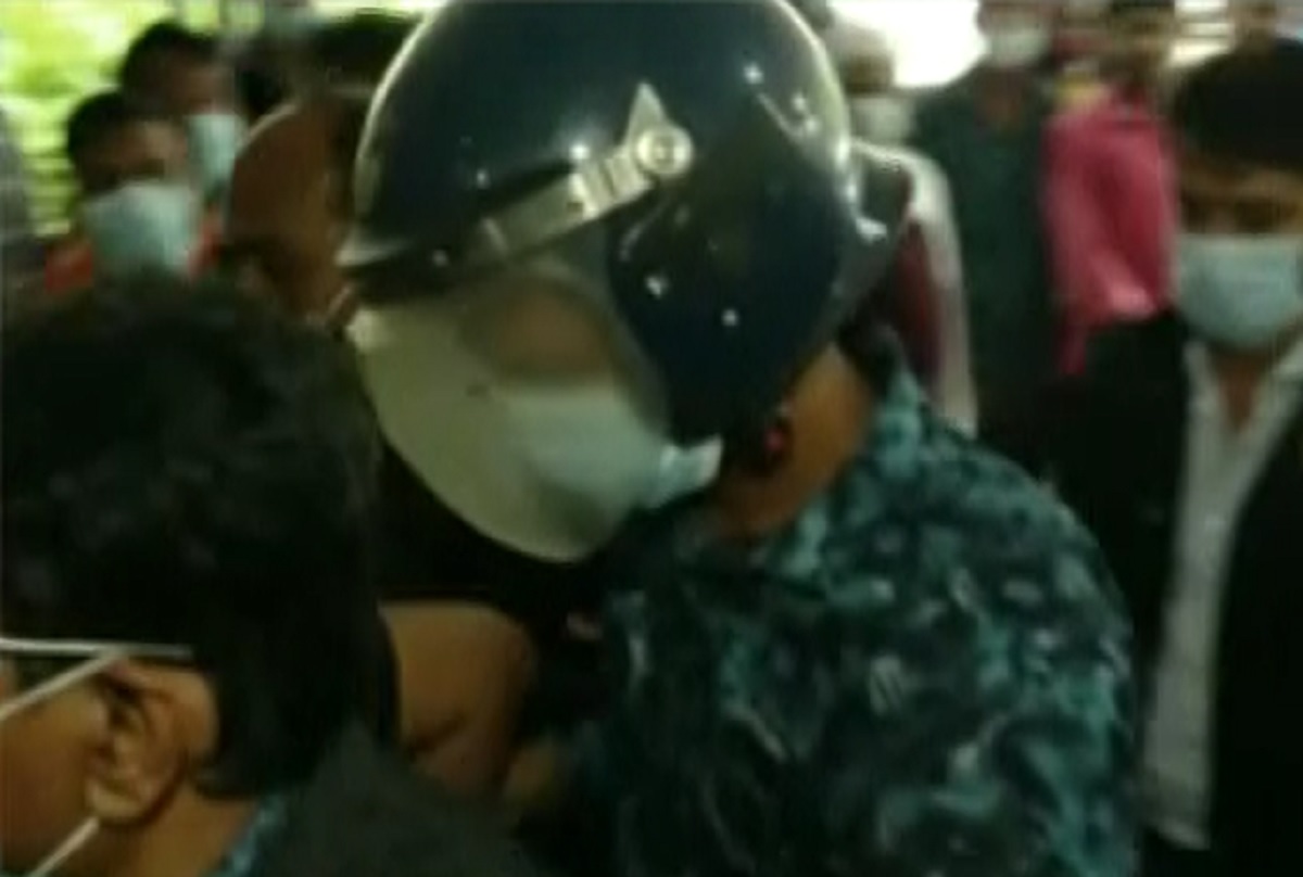 ১৬৪ ধারায় জবানবন্দি দিতে এসআই নন্দদুলালকে আদালতে নেয়া হয়েছে