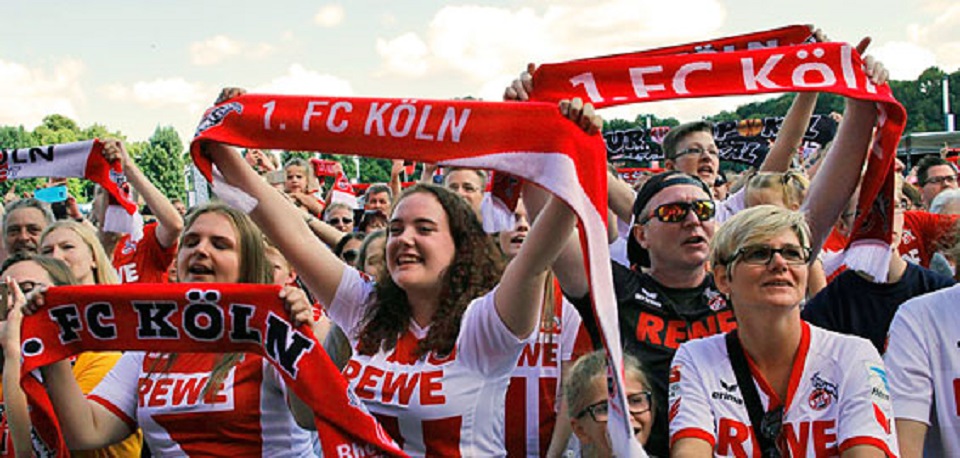 ক্লাবের জার্সিতে মসজিদের ছবি, ক্ষুব্ধ সমর্থককে বিদায় জানালো এফসি কোলন