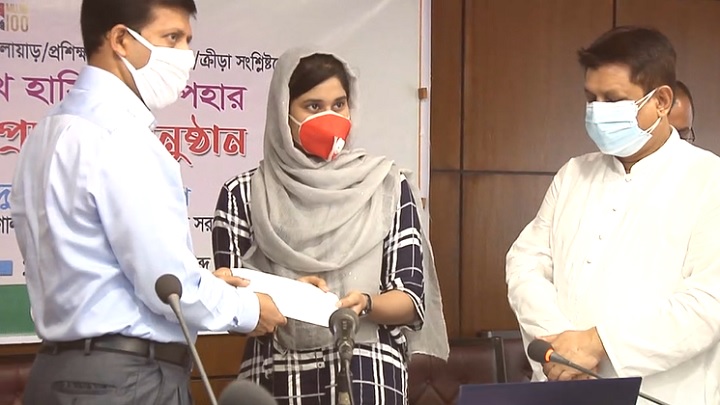 সিলেটে ক্রীড়া সংশ্লিষ্টরা পেলেন প্রধানমন্ত্রীর অনুদান