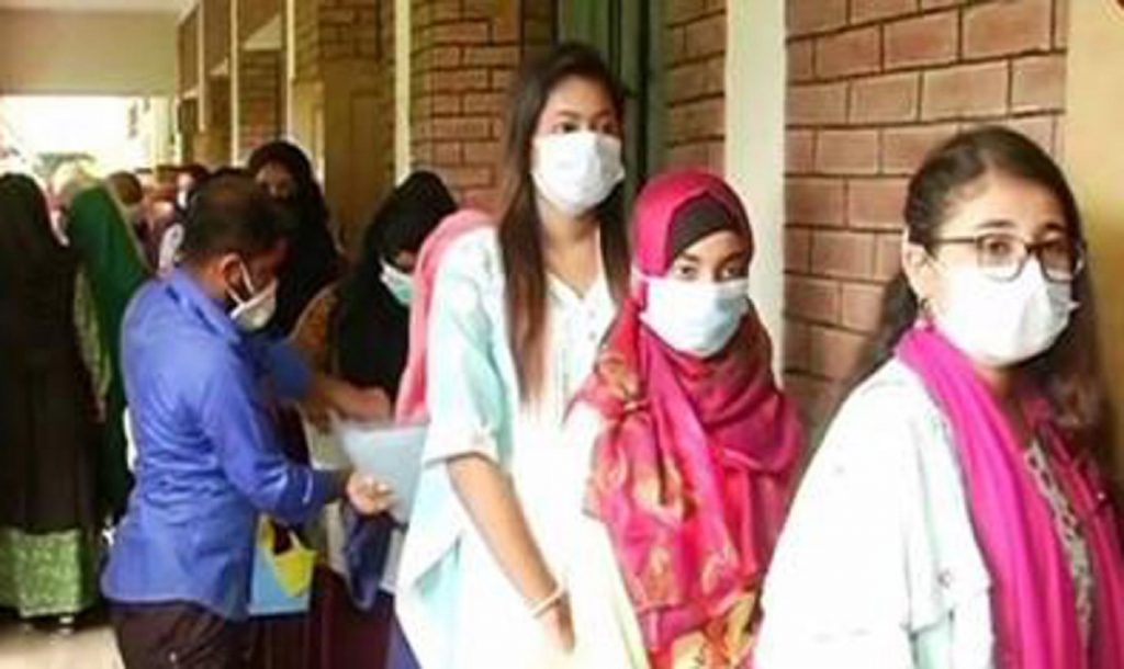 দ্বিতীয় দিনের মতো চলছে একাদশ শ্রেণিতে ভর্তির কার্যক্রম