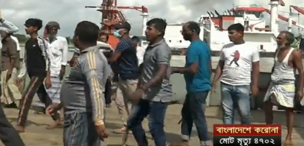 কাঁঠালবাড়ী ঘাটে ফেরি স্টাফ ও ট্রাক চালকদের মধ্যে সংঘর্ষ মাদারীপুরে কাঁঠালবাড়ী ঘাটে ফেরী স্টাফ ও ট্রাক চালকদের মধ্যে সংঘর্ষ