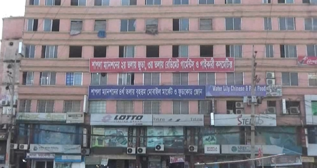 গাজীপুরে ব্যাংক ম্যানেজারকে বোমার ভয় দেখানোয় যুবক আটক