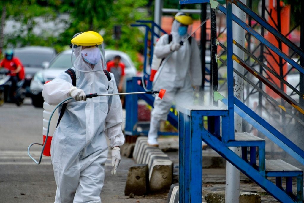 যুক্তরাজ্যে দ্বিতীয় দফা মাহামারি ঠেকাতে কড়াকড়ি