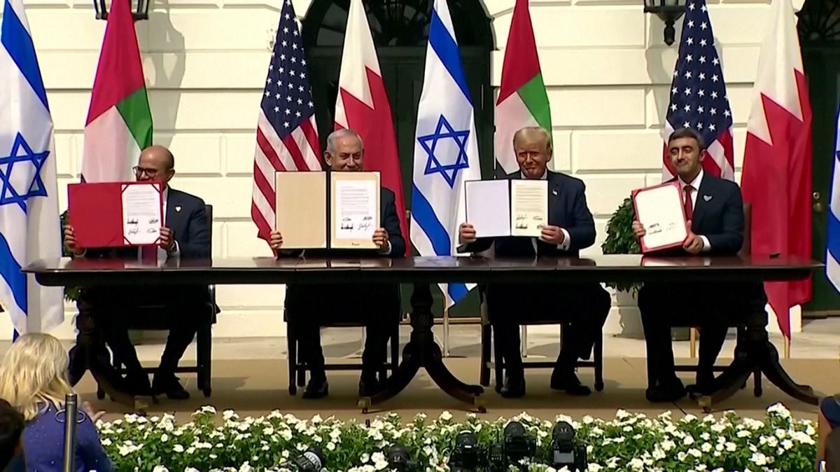 ইসরায়েলকে স্বীকৃতি দিয়ে আনুষ্ঠানিক চুক্তিস্বাক্ষর সংযুক্ত আরব আমিরাত ও বাহরাইনের