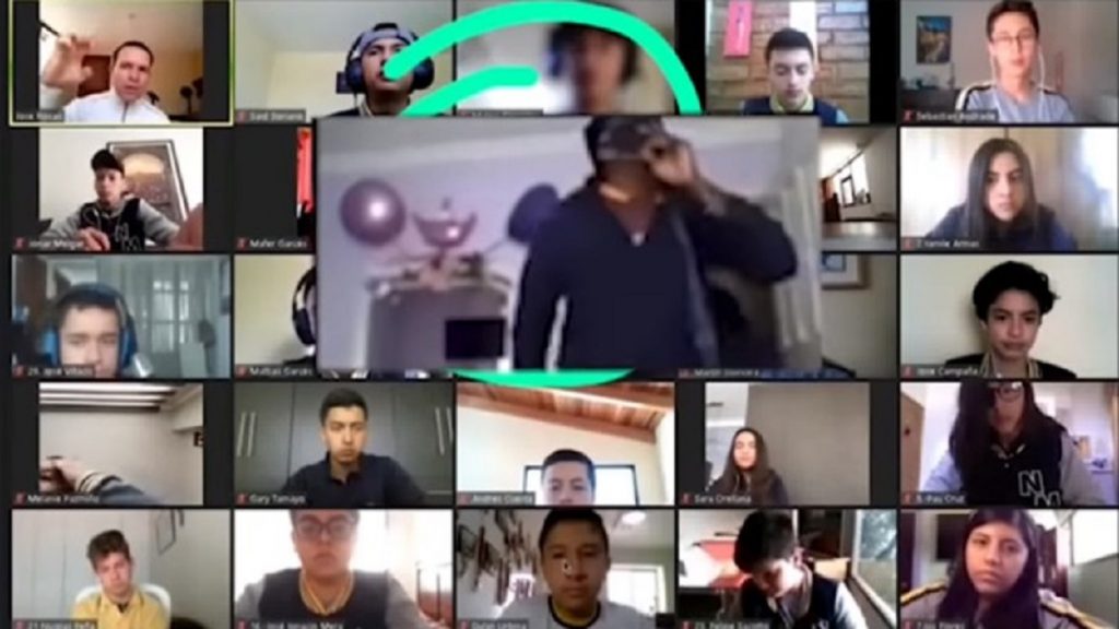 অনলাইনে ক্লাস চলার সময় ছাত্রীর বাড়িতে ডাকাত হানা