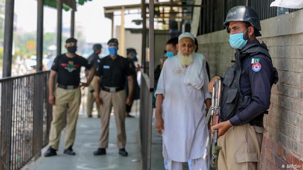 ধর্ম অবমাননার দায়ে পাকিস্তানে এক জনের মৃত্যুদণ্ড