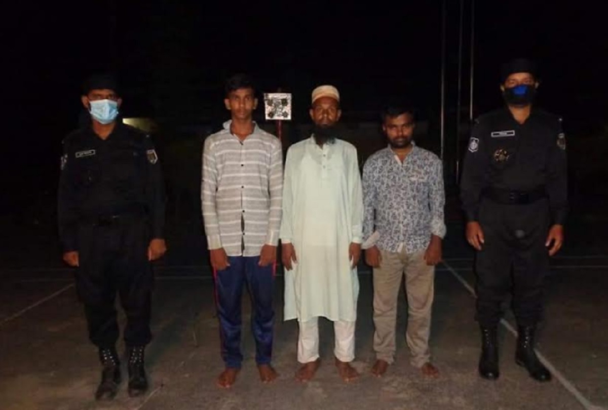 আখাউড়ায় ফার্মেসিতে র্যাবের অভিযানে নেশার ট্যাবলেটসহ আটক ৩