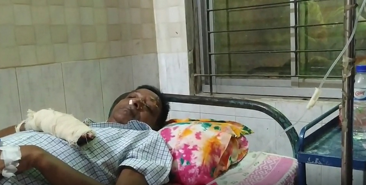 উপজেলা আ’লীগ সভাপতিকে কুপিয়ে আহত করলো সাবেক ভাইস চেয়ারম্যান