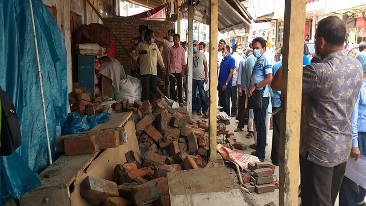 সাংবাদিক লাঞ্ছিতের ঘটনায় জিডি, ভাঙ্গা হলো সেই টাউনহলের স্টল