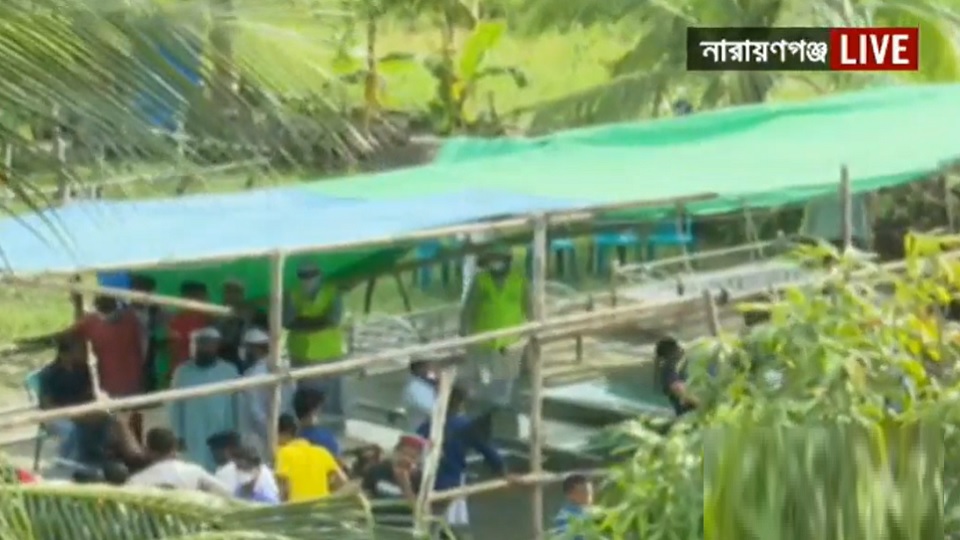 মসজিদে বিস্ফোরণে নিহতের সংখ্যা বেড়ে ২০, লাশ নেয়া হচ্ছে নারায়ণগঞ্জে