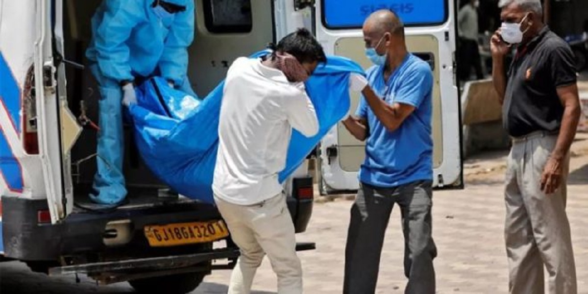 করোনার দৈনিক মৃত্যু ও সংক্রমণে নতুন রেকর্ড গড়েছে ভারত করোনার দৈনিক মৃত্যু ও সংক্রমণে নতুন রেকর্ড গড়েছে ভারত