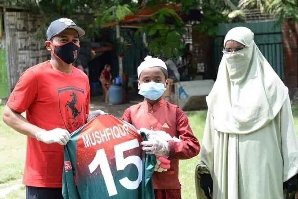 ক্রিকেটপ্রেমী সেই মা-ছেলের সাথে সাক্ষাৎ করলেন মুশফিক