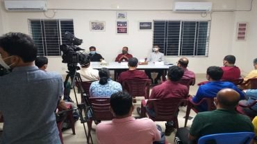 ১০ সম্প্রচার সাংবাদিকের হাতে চেক হস্তান্তর করলো বিজেসি