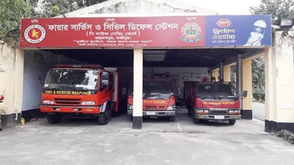 গাজীপুরের কোনাবাড়ীতে প্লাস্টিক কারখানায় অগ্নিকাণ্ড