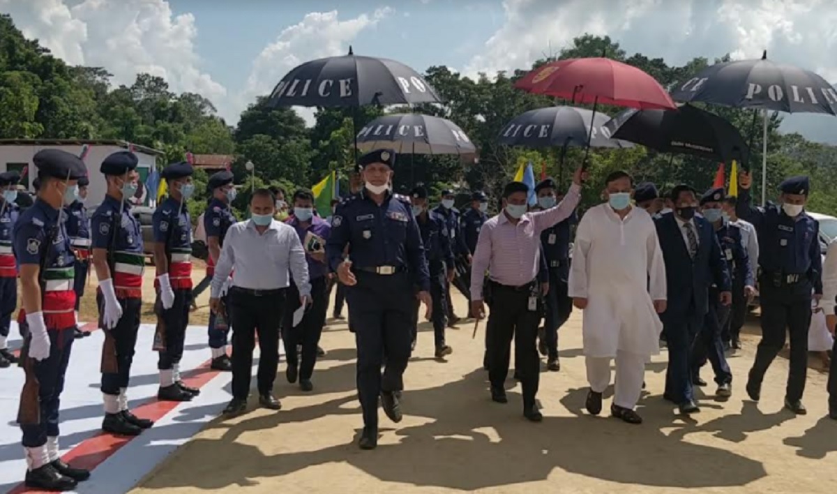 বান্দরবানে সীমান্ত সড়কের কাজ শেষ হলে নিরাপত্তা নিশ্চিত হবে: স্বরাষ্ট্রমন্ত্রী