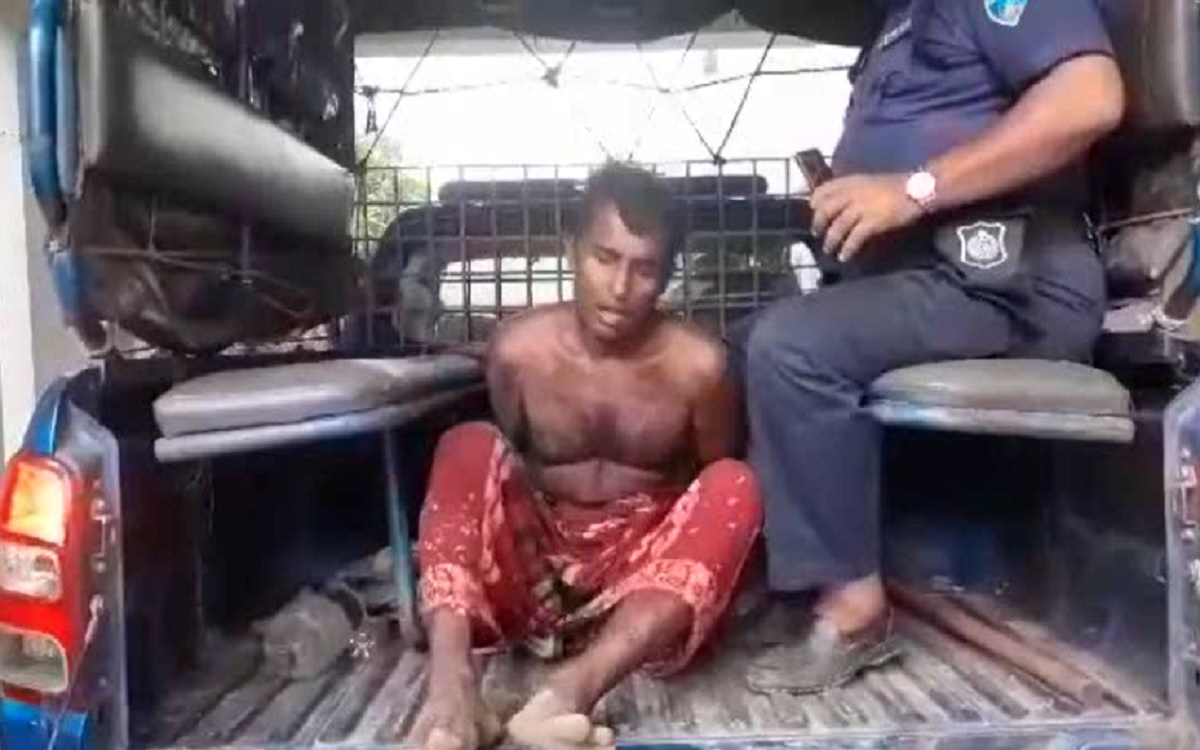 নামাজরত অবস্থায় মাকে কুড়াল দিয়ে কুপিয়ে হত্যা