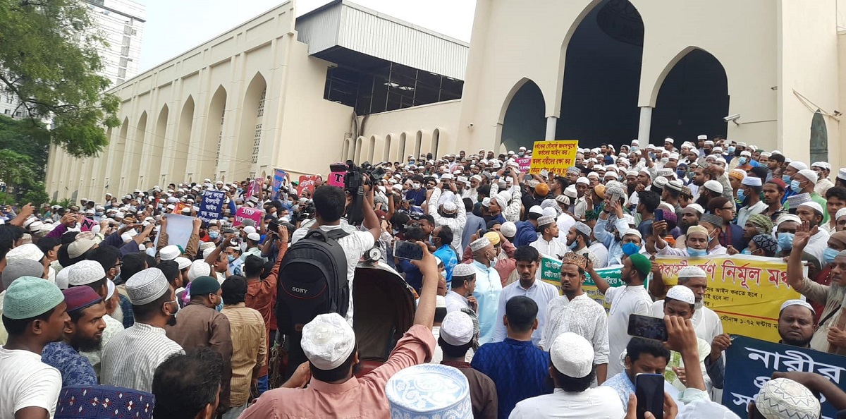 ধর্ষণের প্রতিবাদে রাজধানীতে সম্মিলিত ইসলামী দলের বিক্ষোভ ও মিছিল