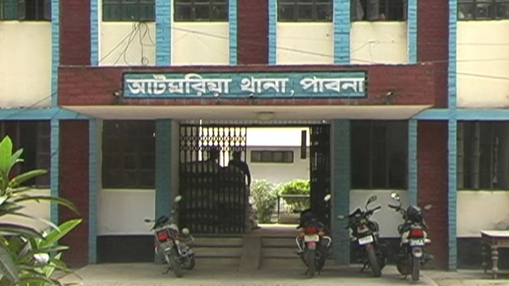 পাবনায় কিশোরীকে ধর্ষণের অভিযোগে প্রেমিক গ্রেফতার