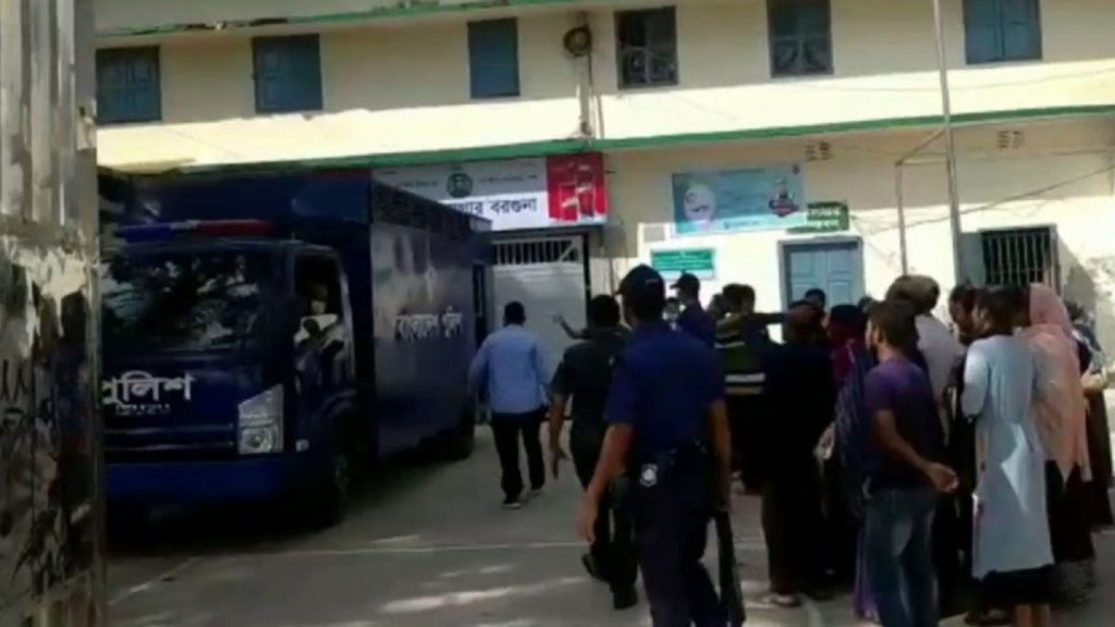 রিফাত শরীফ হত্যা মামলায় মৃত্যুদণ্ডপ্রাপ্ত তিন আসামিকে বরিশাল কারাগারে হস্তান্তর