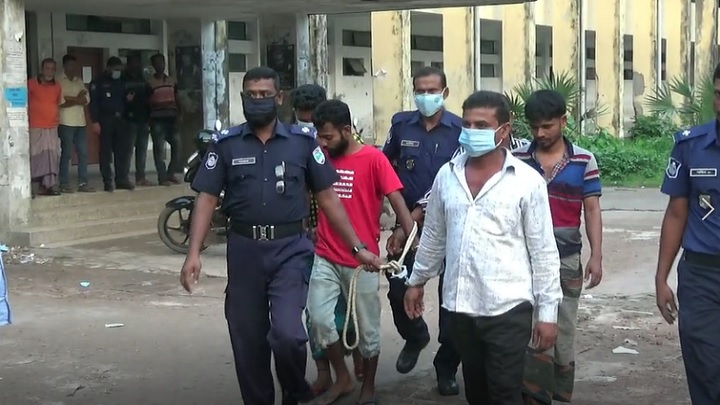 বাগেরহাটে গার্মেন্টস কর্মীকে ধর্ষণ মামলায় পাঁচ আসামির ২ দিনের রিমান্ড