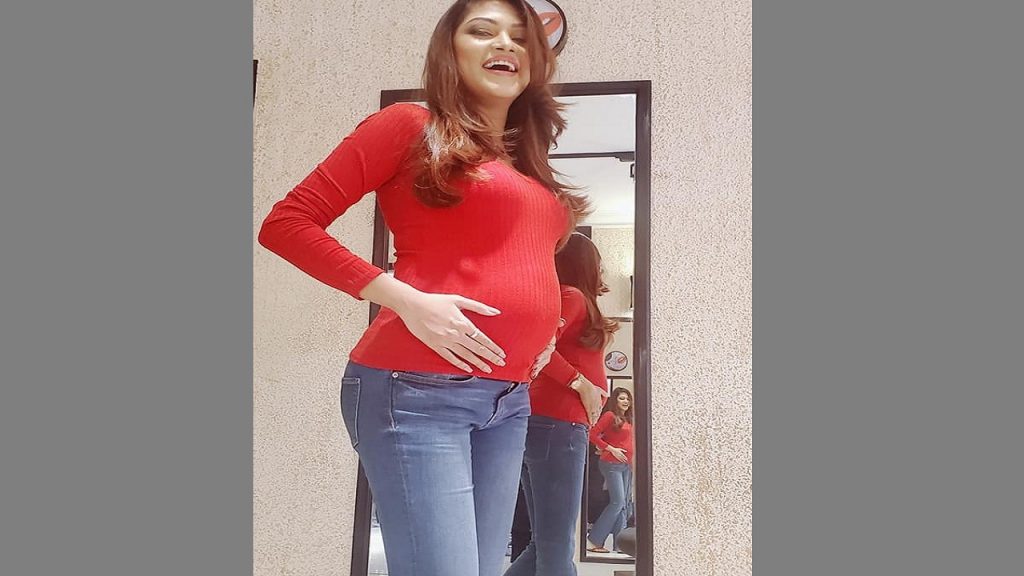 মা হচ্ছেন পিয়া