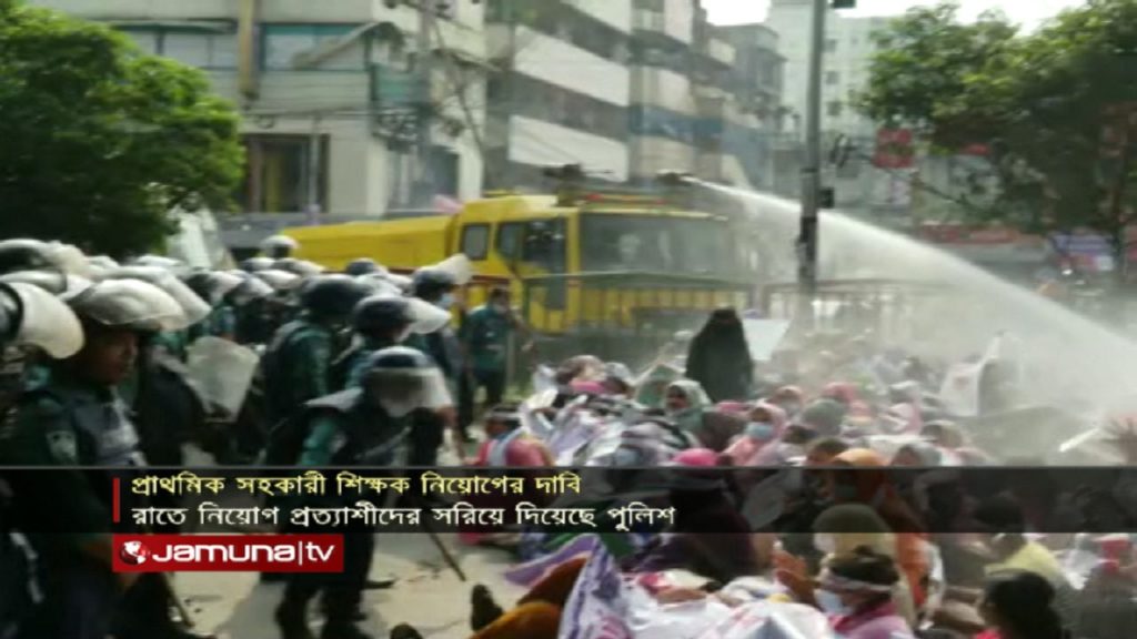 প্রাথমিক সহকারী শিক্ষক নিয়োগ প্রত্যাশীদের সরিয়ে দিয়েছে পুলিশ