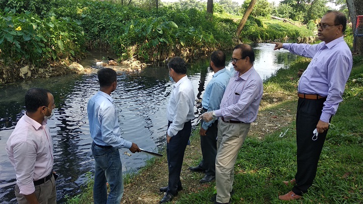 ভারত থেকে আসা দূষিত পানির তথ্য সংগ্রহে ঘটনাস্থলে নদী কমিশনের দল